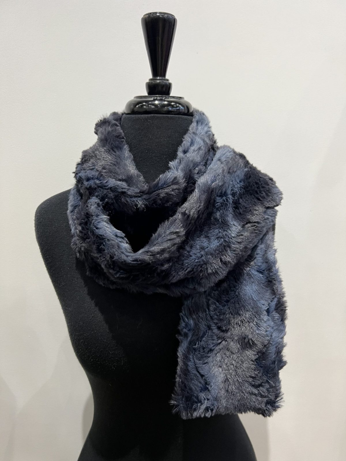 Vine Street 107 Navy Faux Fur Scarf | Ooh Ooh Shoes women's clothing and shoe boutique located in Naples and Mashpee
