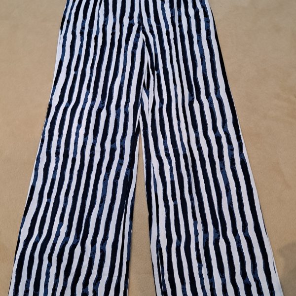 Mare Sole Amore Linen Rachel Navy Stripe Pant | Ooh Ooh Shoes women's clothing and shoe boutique located in Naples