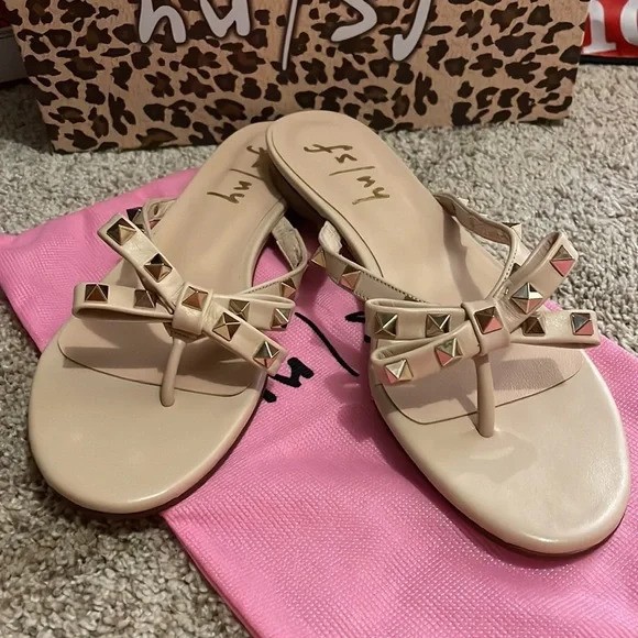 French Soles Bina Beige Leather Flat Thong With Bow And Stud Detail | Ooh Ooh Shoes women's clothing and shoe boutique located in Naples
